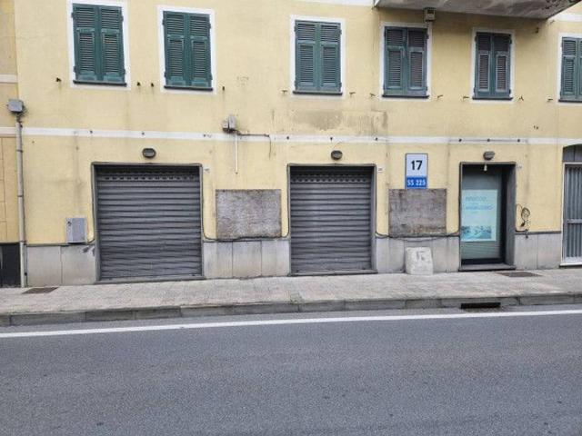 Locale Commerciale in affitto a Prato, Cicagna