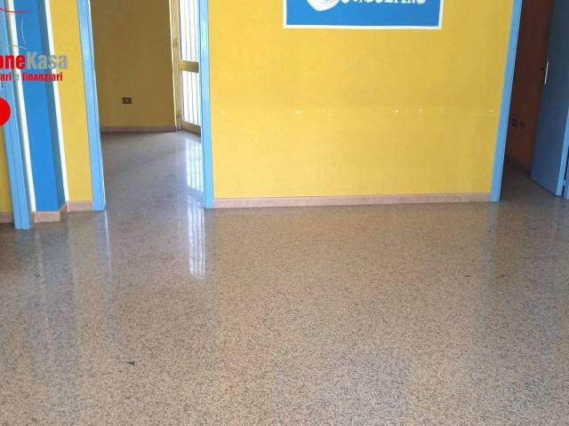 Ufficio in affitto a Cicciano, Campania