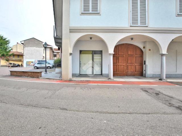 Locale Commerciale in affitto a Piemonte, Vercelli