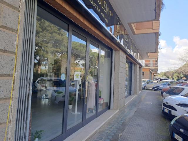 Locale Commerciale in affitto a Cisterna Di Latina, Lazio
