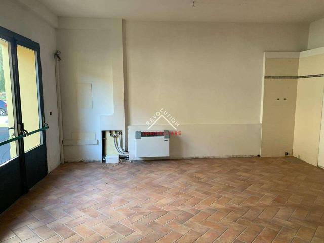 Locale Commerciale in affitto a Citerna, Umbria