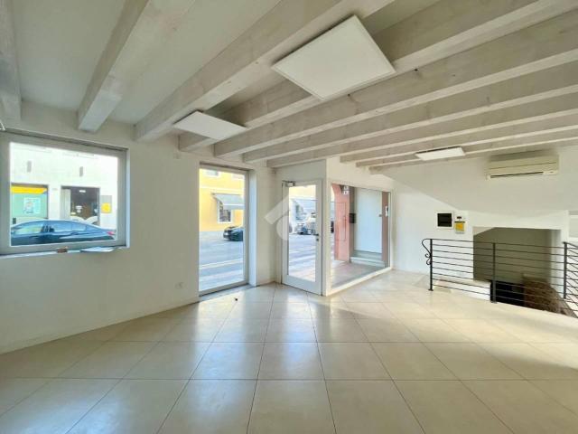 Locale Commerciale in affitto a Cittadella, Veneto