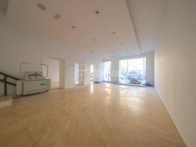 Locale Commerciale in affitto a San Marone, Marche