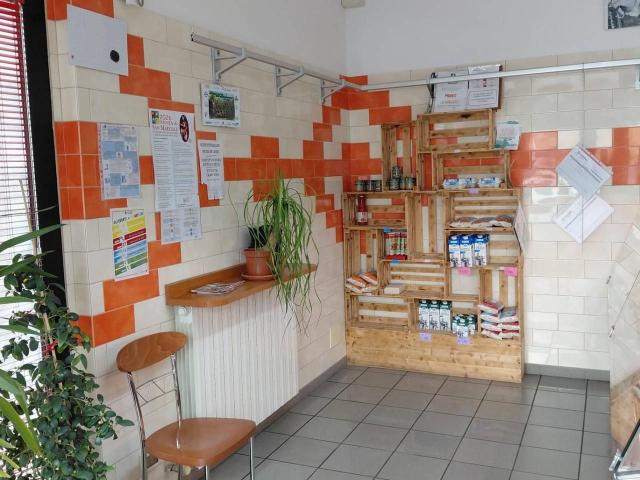 Locale Commerciale in affitto a Colle Di Val D'elsa, Toscana
