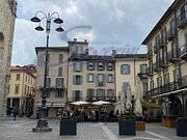 Locale Commerciale in affitto a San Bartolomeo, Como