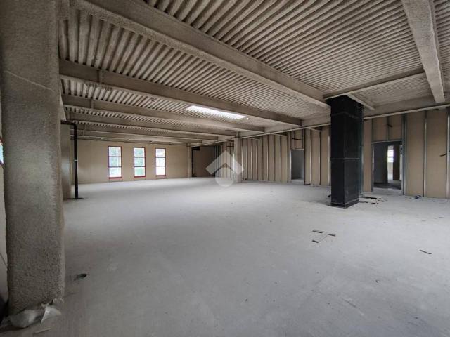 Locale Commerciale in affitto a Comunità montana della valle Trompia, Concesio