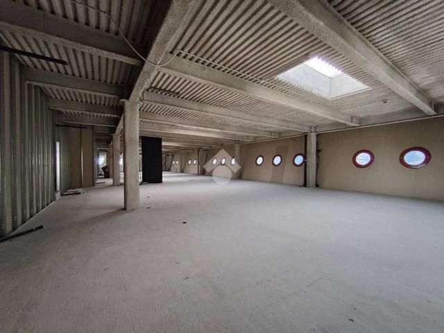 Locale Commerciale in affitto a Comunità montana della valle Trompia, Concesio