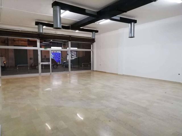 Locale Commerciale in affitto a Puglia, Bari