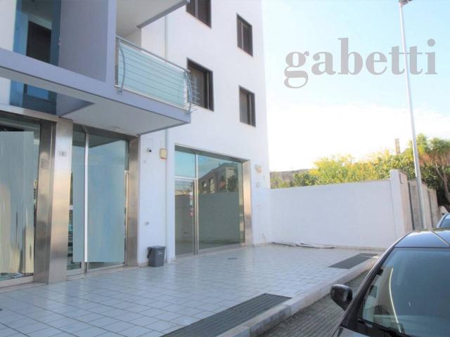 Locale Commerciale in affitto a Puglia, Lecce