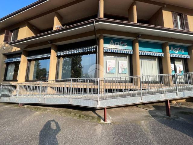 Locale Commerciale in affitto a Magenta, Lombardia
