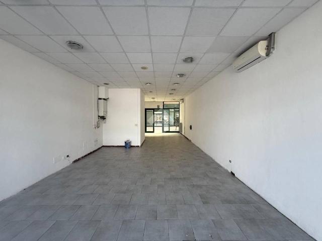 Locale Commerciale in affitto a Pianura Reggiana, Re