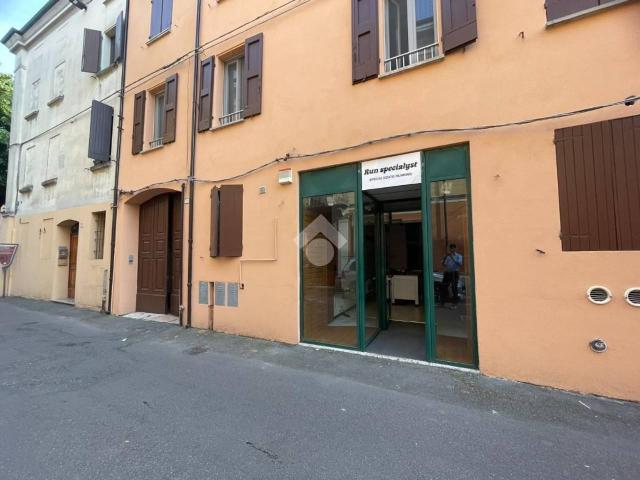 Locale Commerciale in affitto a Pianura Reggiana, Re
