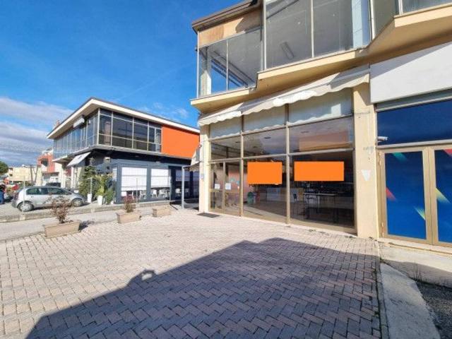 Locale Commerciale in affitto a Zona industriale Corridonia, Marche