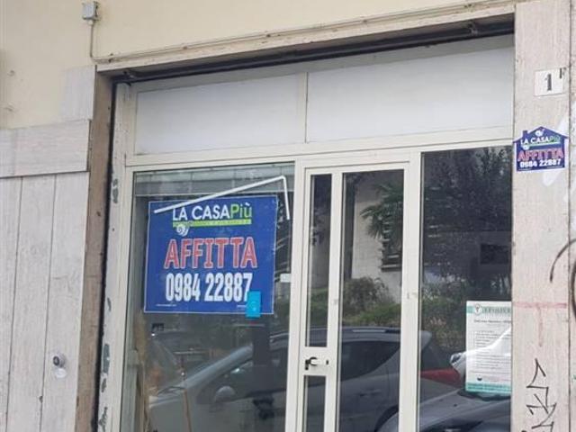 Locale Commerciale in affitto a Calabria, Cosenza