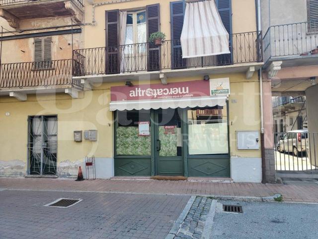 Locale Commerciale in affitto a Polle, Piemonte