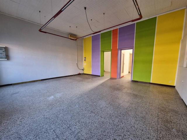 Locale Commerciale in affitto a Polle, Piemonte
