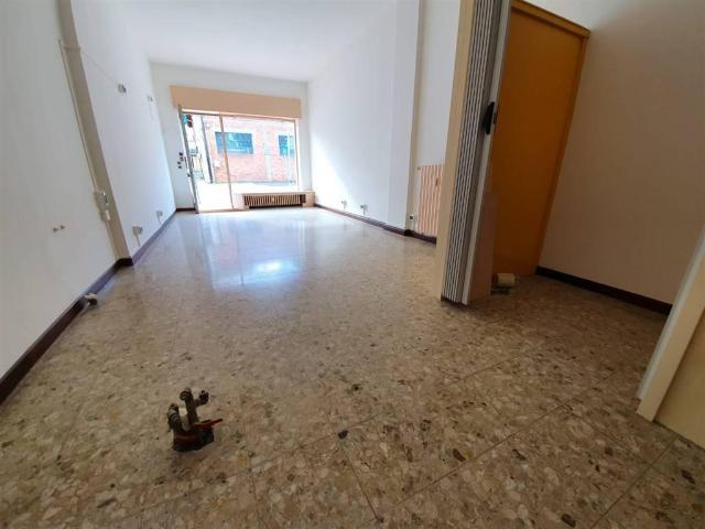 Locale Commerciale in affitto a Polle, Piemonte