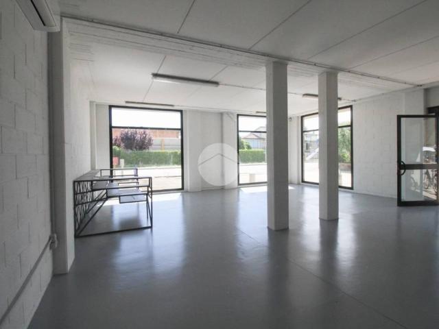 Locale Commerciale in affitto a Covo, Lombardia