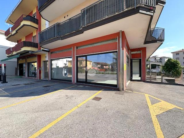 Locale Commerciale in affitto a Olmo, Creazzo