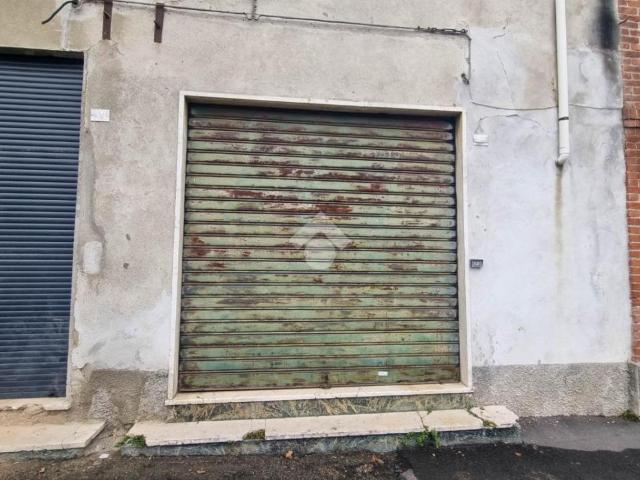 Locale Commerciale in affitto a Cremella, Lecco