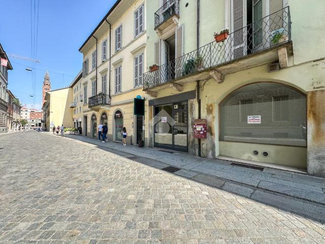 Locale Commerciale in affitto a Centro Storico, Cremona