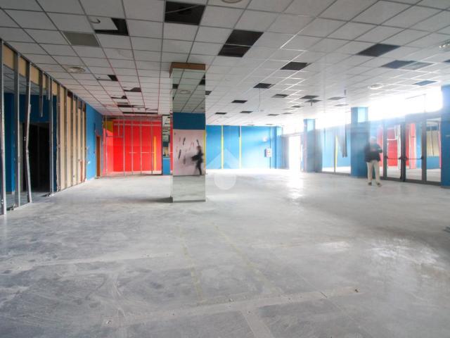 Locale Commerciale in affitto a Zaist, Cremona