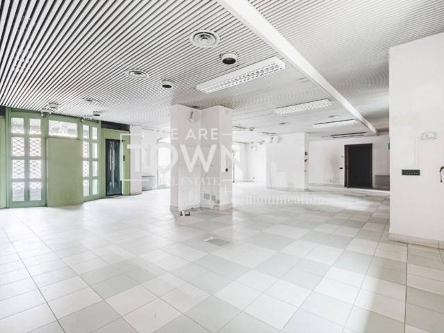 Locale Commerciale in affitto a Zaist, Cremona