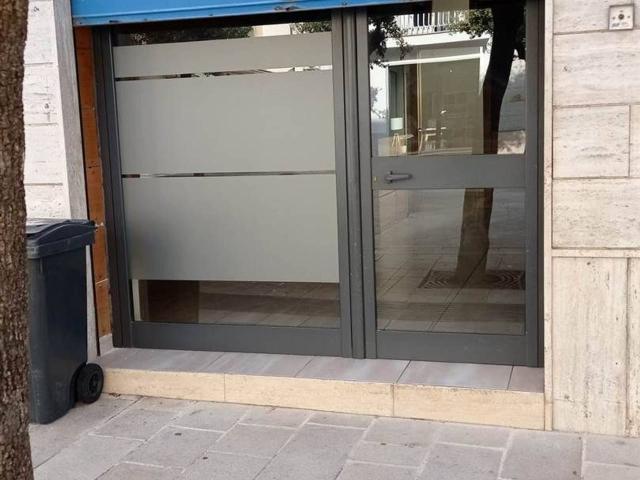Locale Commerciale in affitto a Puglia, Taranto