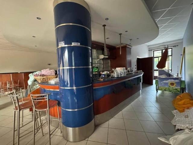 Locale Commerciale in affitto a Cuggiono, Lombardia