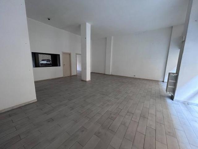 Locale Commerciale in affitto a Cuneo Nuova, Piemonte