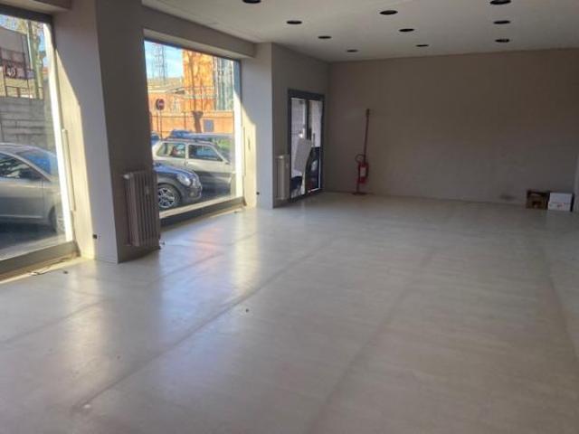 Locale Commerciale in affitto a Cuneo Centro, Piemonte