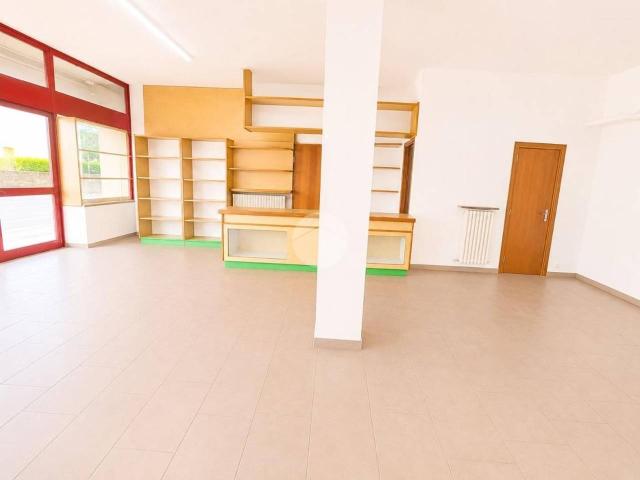 Locale Commerciale in affitto a Guzzanica, Dalmine