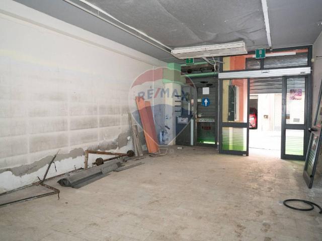 Locale Commerciale in affitto a Monte, Enna