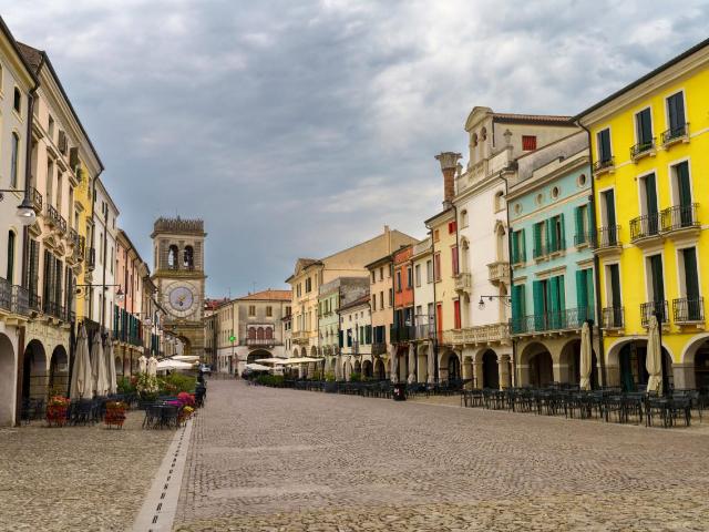 Locale Commerciale in affitto a Este, Veneto