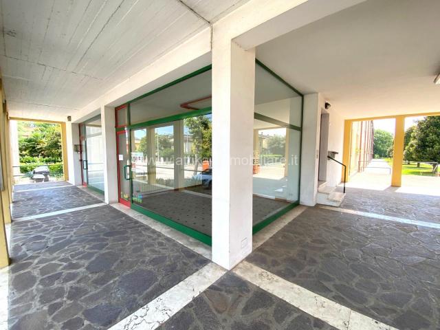 Locale Commerciale in affitto a Prà, Este