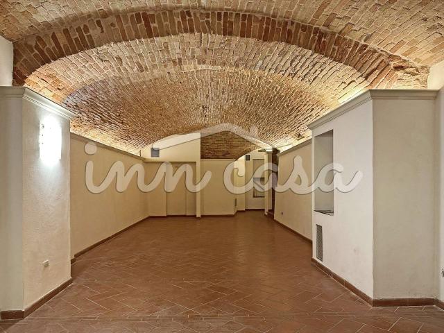Locale Commerciale in affitto a Unione della Romagna Faentina, Faenza