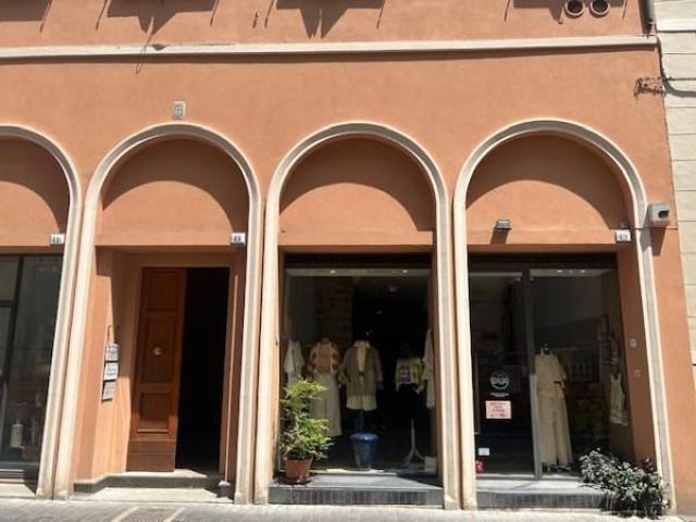 Locale Commerciale in affitto a Unione della Romagna Faentina, Faenza