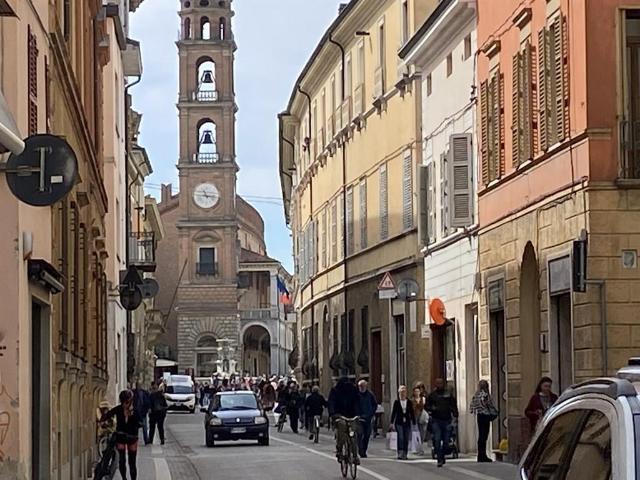 Locale Commerciale in affitto a Unione della Romagna Faentina, Faenza