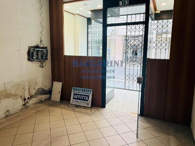 Locale Commerciale in affitto a Unione della Romagna Faentina, Faenza