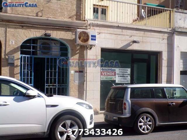 Locale Commerciale in affitto a Marche, Ancona