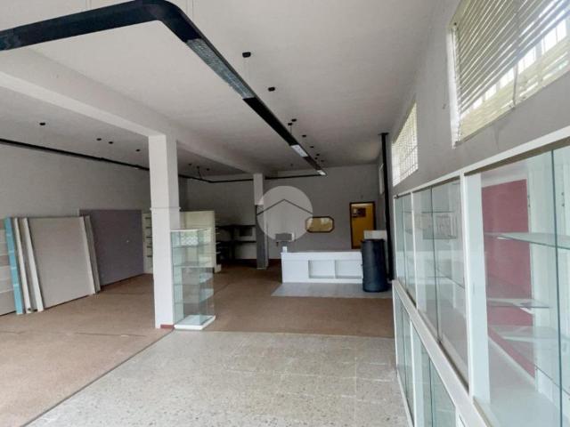 Locale Commerciale in affitto a Sola, Lombardia