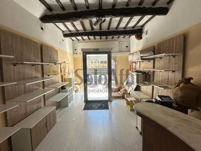 Locale Commerciale in affitto a Figline e Incisa Valdarno, Figline Valdarno