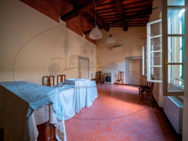 Locale Commerciale in affitto a Figline e Incisa Valdarno, Figline Valdarno