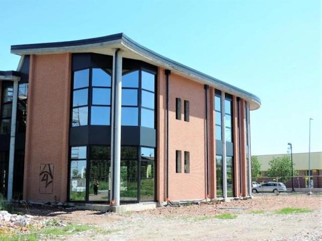 Locale Commerciale in affitto a Unione Comuni Modenesi Area Nord, Finale Emilia
