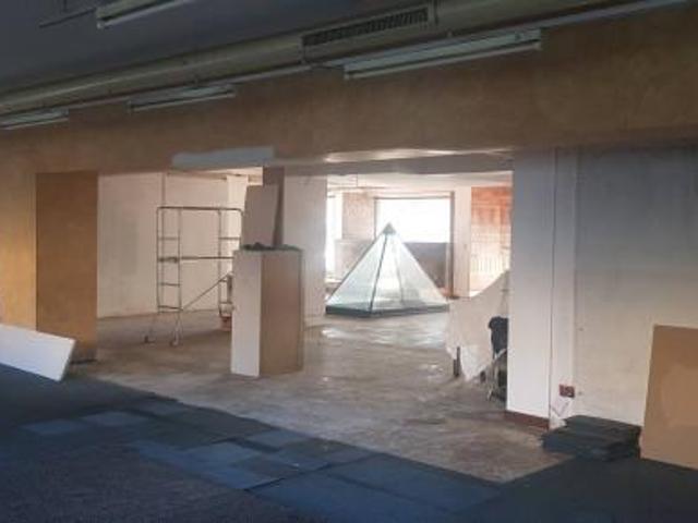 Locale Commerciale in affitto a Quartiere 3, Firenze