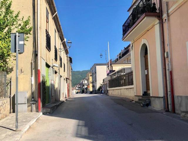 Locale Commerciale in affitto a Fisciano, Campania