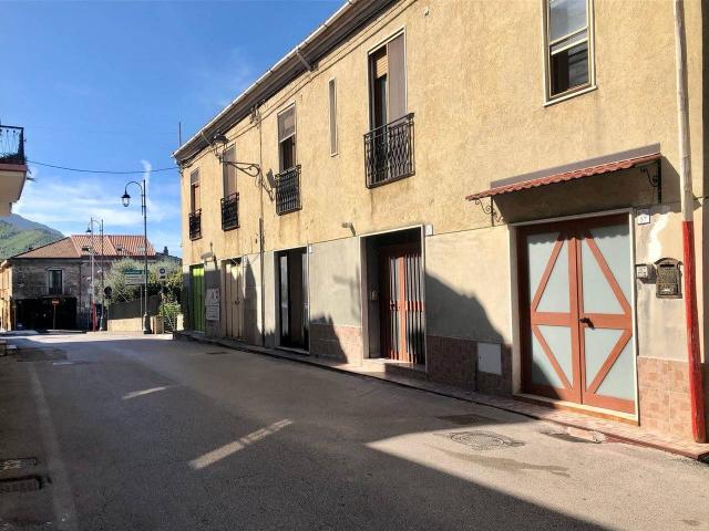 Locale Commerciale in affitto a Fisciano, Campania