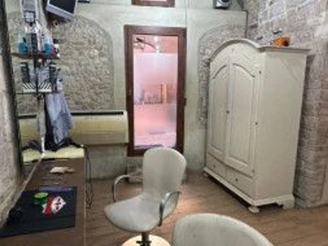 Locale Commerciale in affitto a Foligno, Umbria