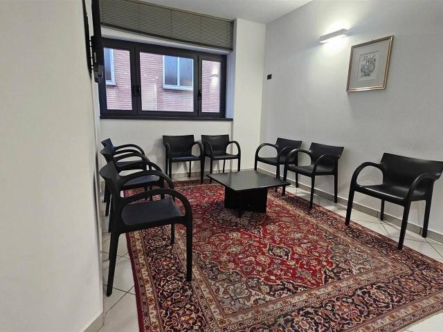 Locale Commerciale in affitto a Foligno, Umbria
