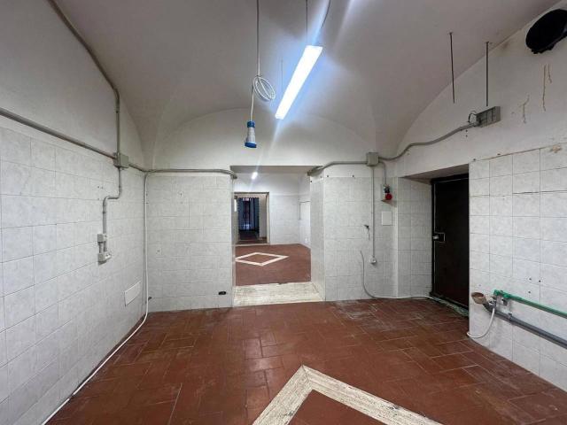 Locale Commerciale in affitto a Foligno, Perugia